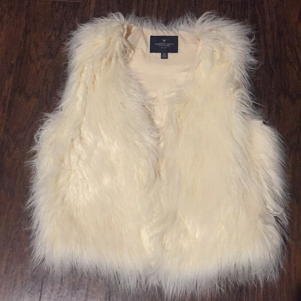American Eagle Fluffy Fashion Vest